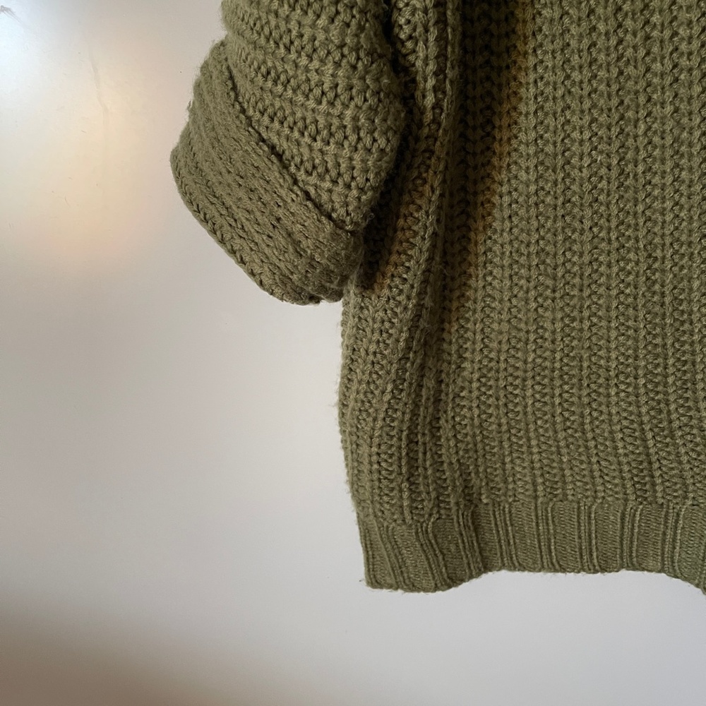 Umgee Chunky Knit Army Green Off Shoulder or‎ Cowl Neck Sweater Sz Small - Picture 4 of 9